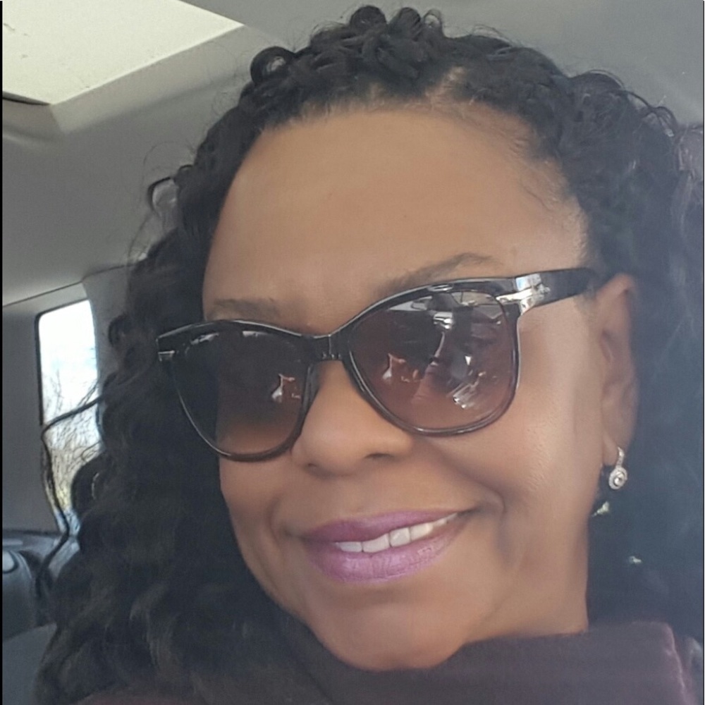 Meet your Posher, April